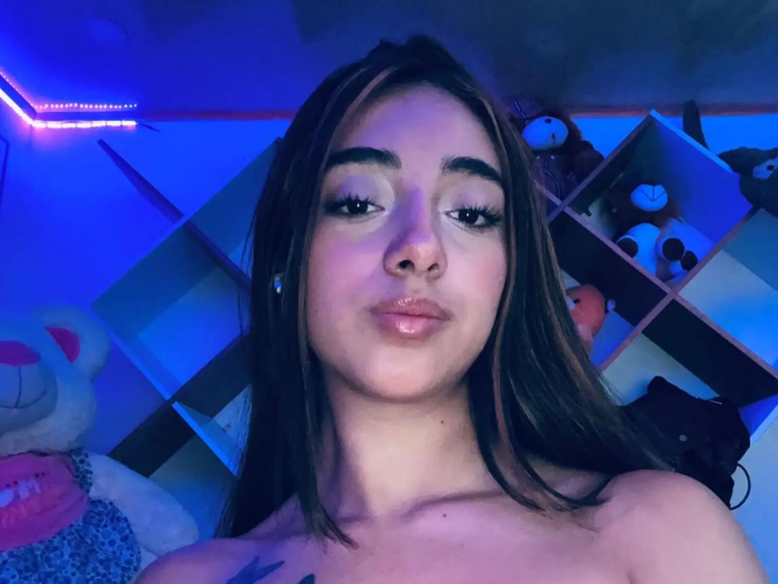 View more of AriPhol