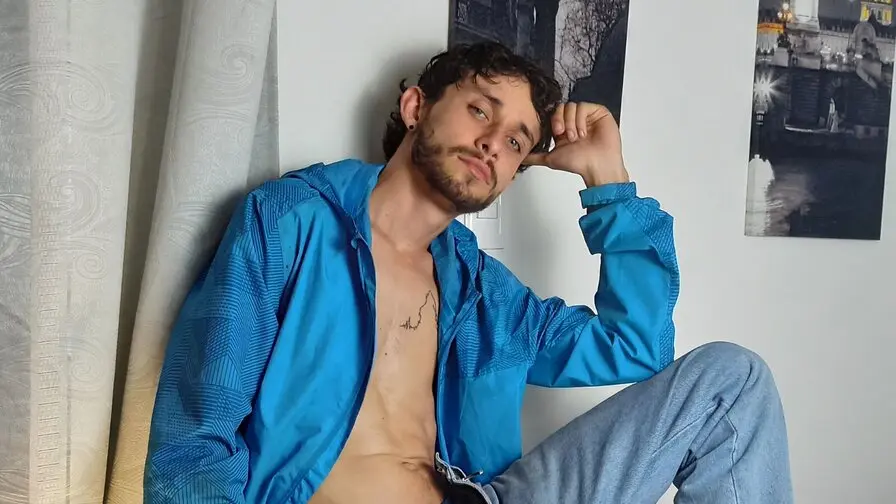 View more of AxelRossi