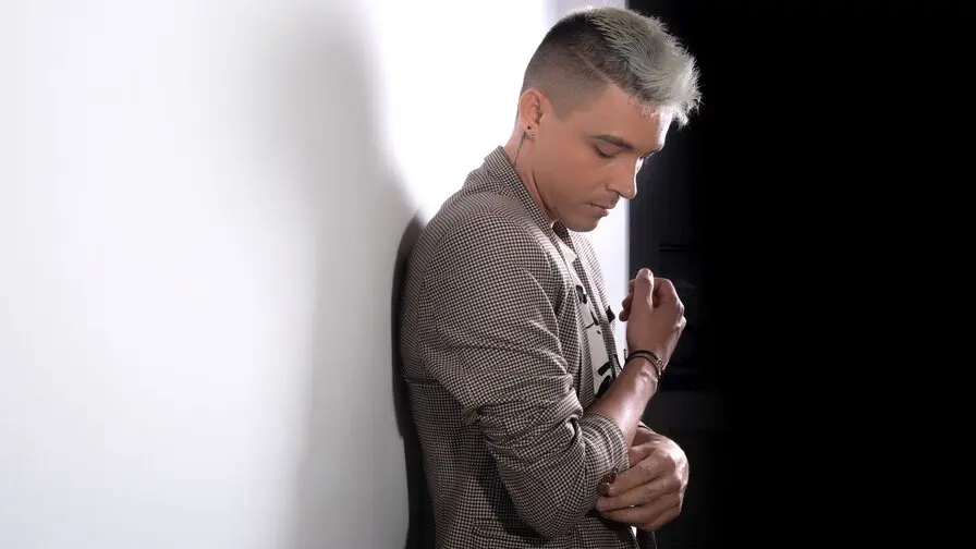 View more of JhonasBrown