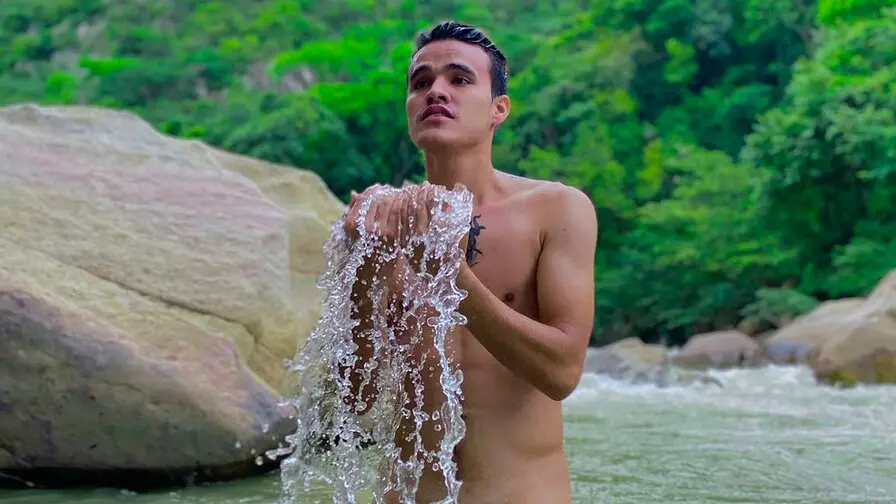 View more of JonasMartinez