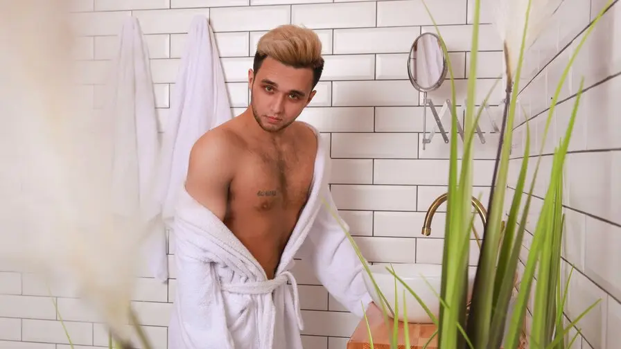 View more of RonnyLion