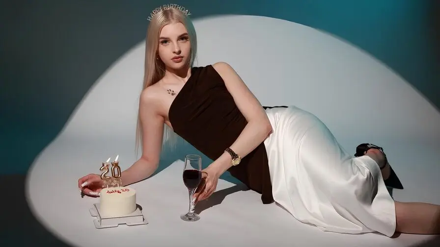 View more of TiffanyPeach